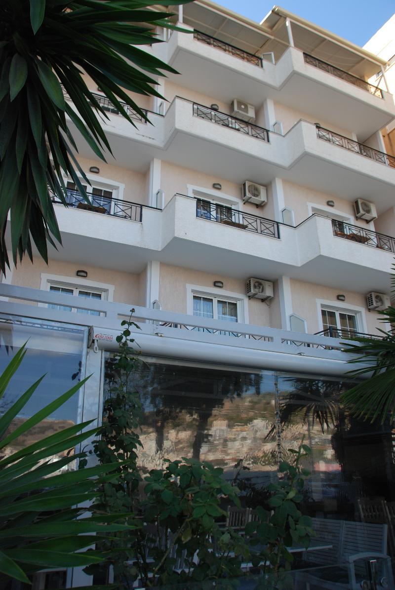 Hotel Mano Саранде Екстериор снимка